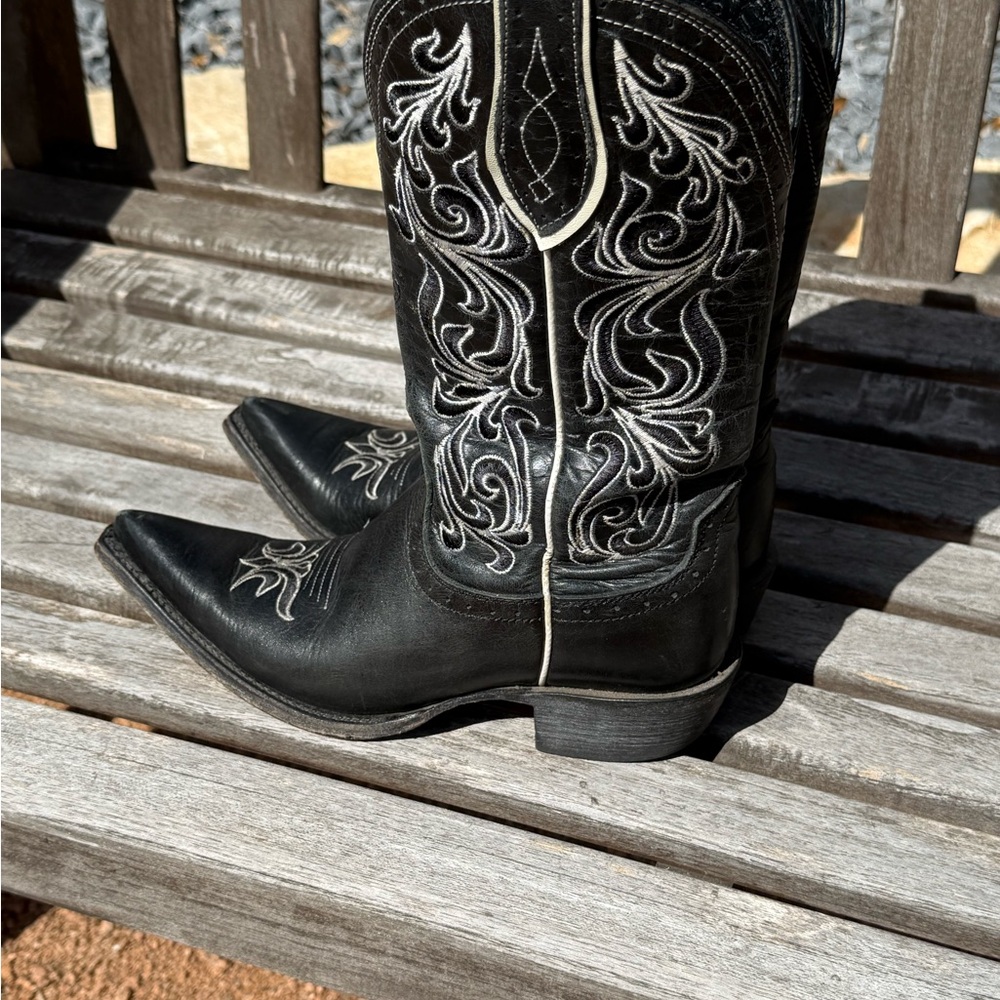 Black Western Cowboy Boots with White Embroidery 5.5/6.5